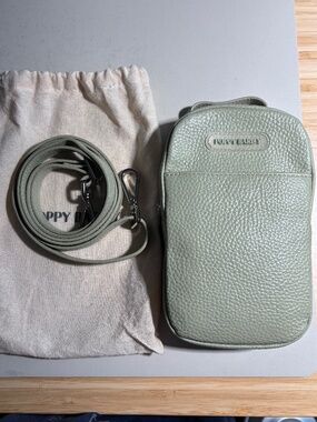 Poppy Barley Phone Bag - green pebbled leather